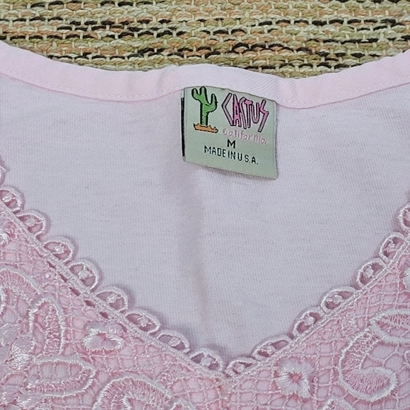 VINTAGE Lace Detail with Shoulder Pads Top - Picture 7 of 9